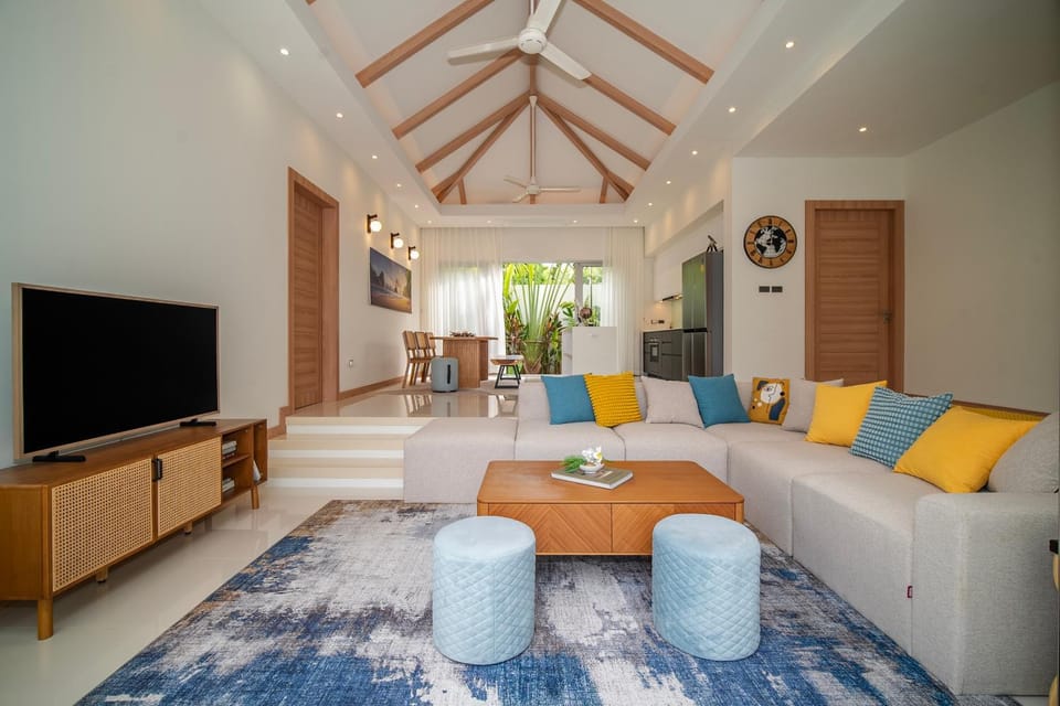 Communal lounge/ TV room, TV and multimedia, Living room, Seating area, Evening entertainment
