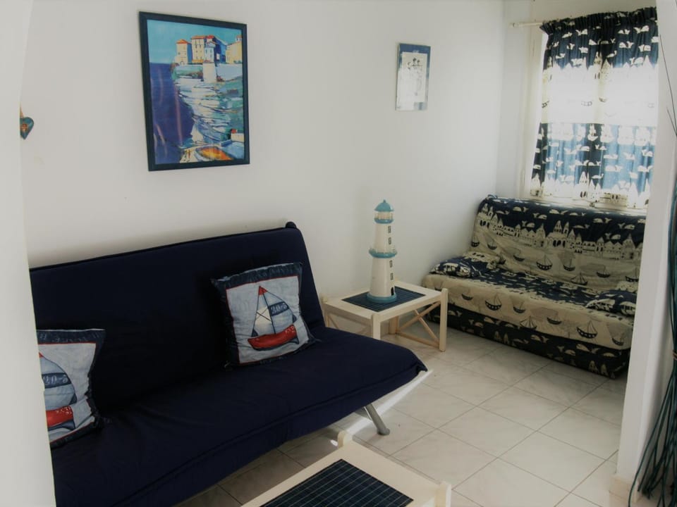 Apartamento céntrico en Empuriabrava, a 600m de la playa, con balcón y aire acondicionado. - ES-228-188 Apartment in Alt Empordà
