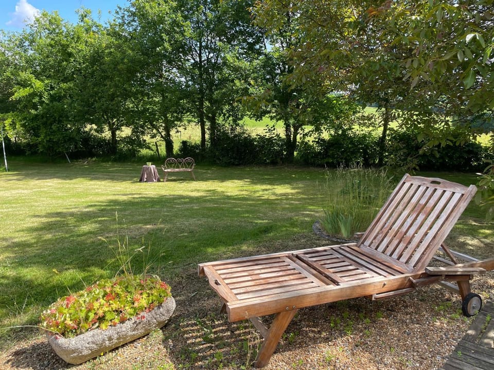 Chambre d'hôtes spacieuse et tranquille avec parking privé - FR-1-410-446 Bed and Breakfast in Pays de la Loire
