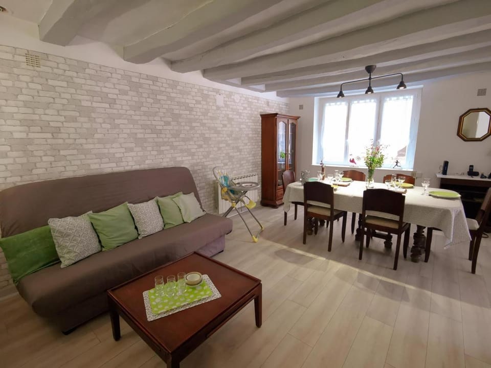 Gîte tout inclus au cœur de Descartes, idéal pour familles, proche sites touristiques, confort assuré - FR-1-381-586 House in Centre-Val de Loire