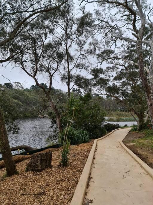 Waterfront in the Mountains Apartment in Wentworth Falls