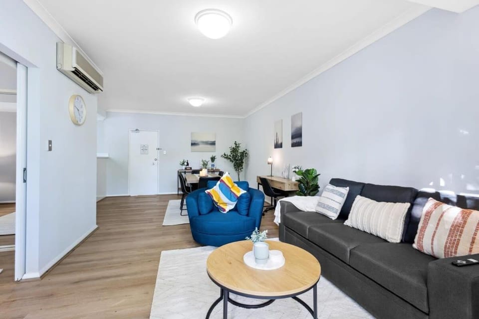 Exclusive Northbridge Apt w Wi-Fi Pool Apartment in Perth