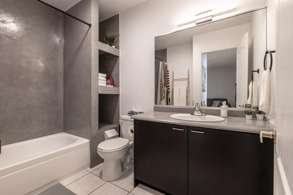 Shower, Toilet, Bathroom, Bath, towels
