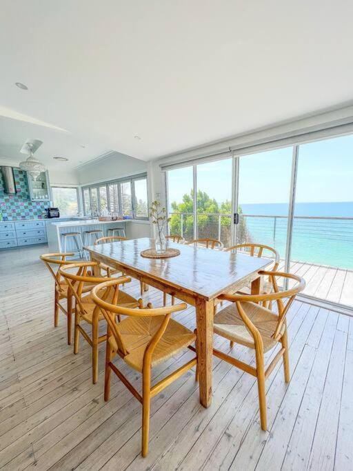 Seabreeze Getaway Oceanfront Family Home in Norah Head House in Central Coast