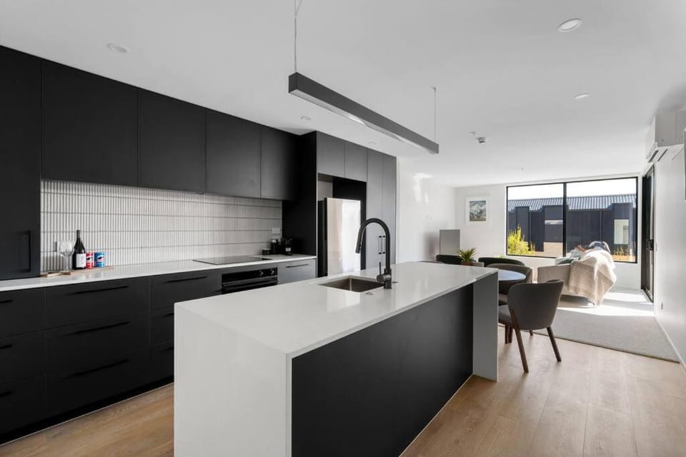 Kitchen or kitchenette, Dining area, stove