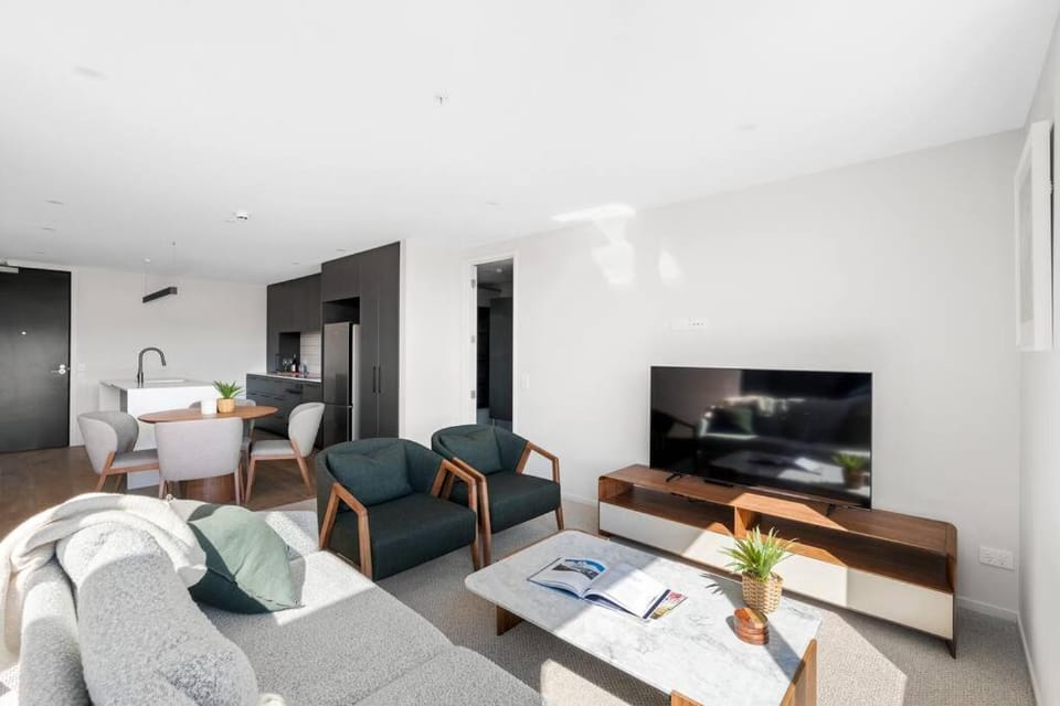 TV and multimedia, Living room, Seating area, Dining area, Evening entertainment
