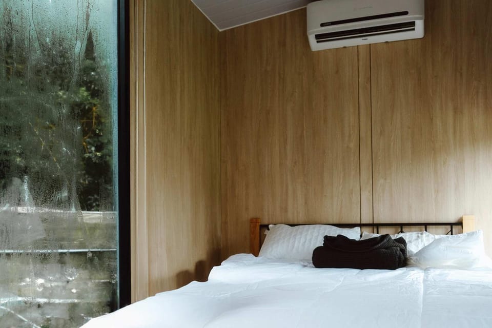 Bed, Bedroom, air conditioner