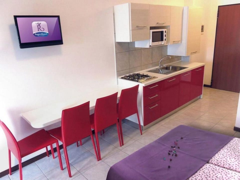 Kitchen or kitchenette, Seating area