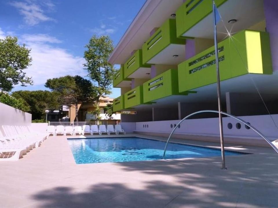 Property building, Swimming pool, Swimming pool