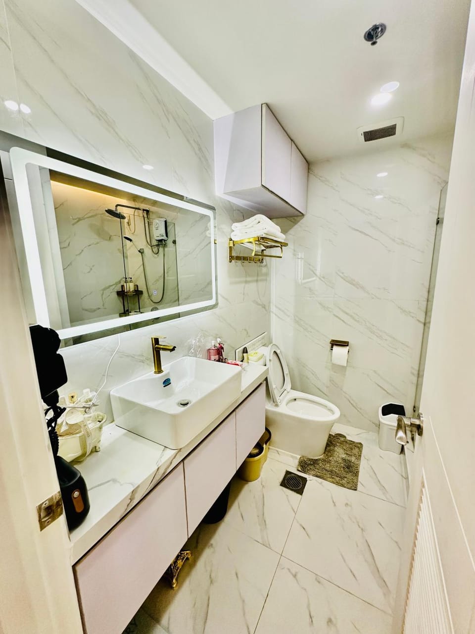 Gina Staycation Condo Unit Hotel in Muntinlupa