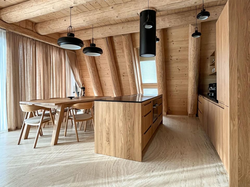 Kitchen or kitchenette, Dining area