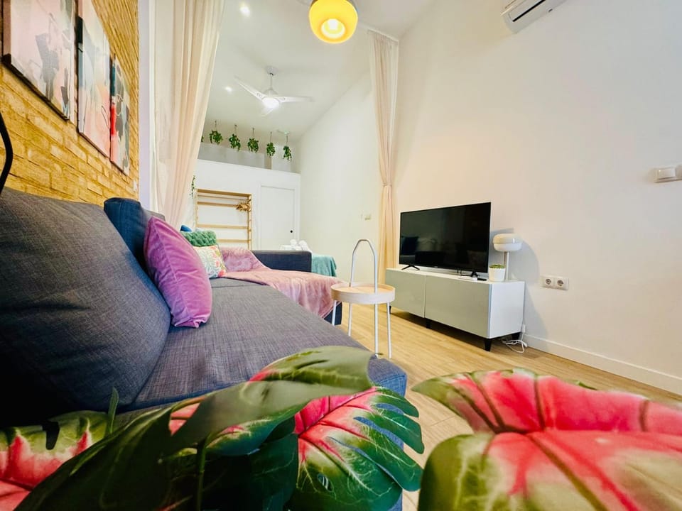 Relaxing BeachSide Cabanyal Loft Apartment in Valencia