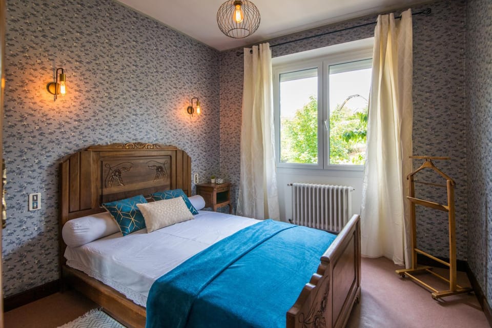 Bed, Photo of the whole room, Bedroom