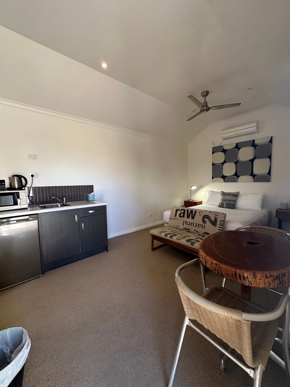 Kitchen or kitchenette, Photo of the whole room, Seating area, Dining area, Bedroom