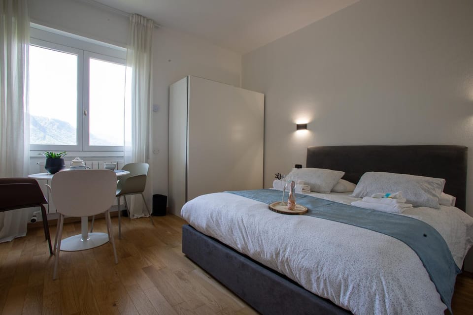Bed, Living room, Photo of the whole room, Seating area, Dining area, Bedroom, towels