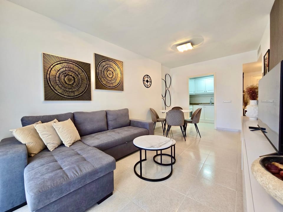 TV and multimedia, Living room, Seating area, Dining area, furniture, furniture