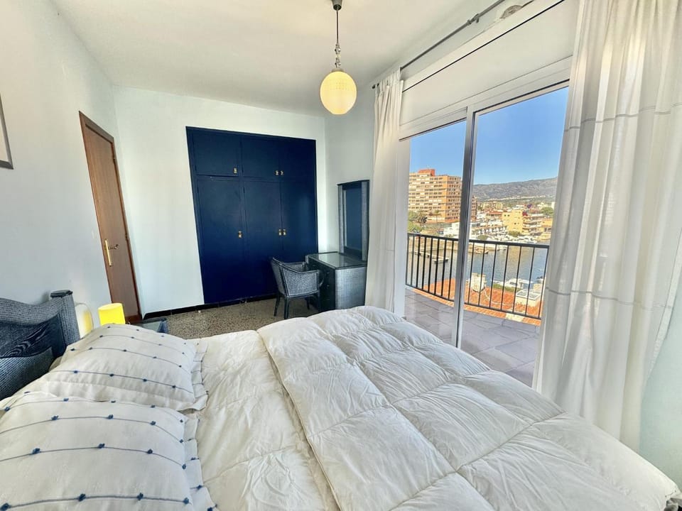 Bed, Balcony/Terrace, Photo of the whole room, Bedroom