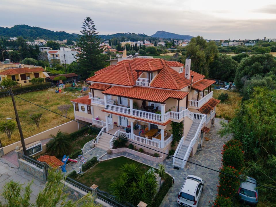 Property building, Day, Neighbourhood, Bird's eye view, Parking