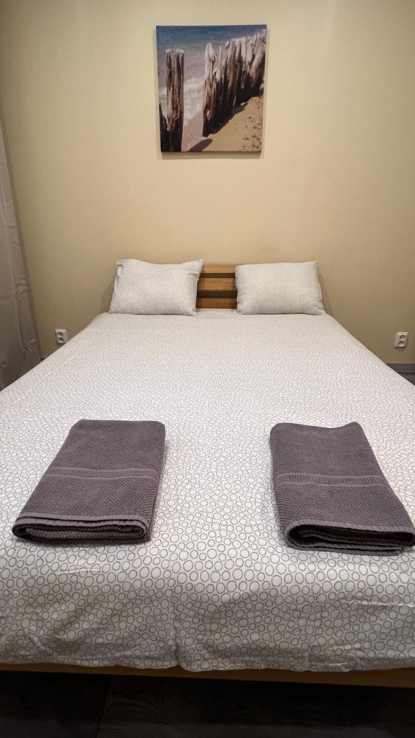 Bed, Photo of the whole room, Bedroom, towels