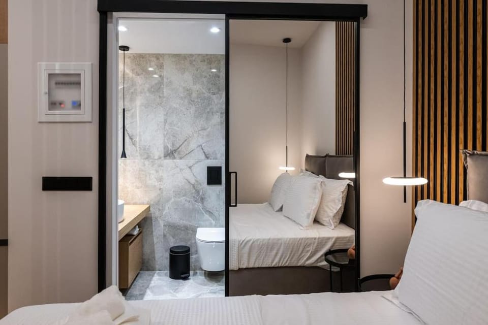 Bed, Photo of the whole room, Bedroom, towels