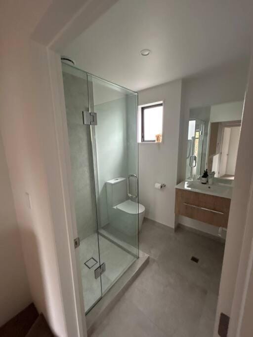 Luxury 2 Bedroom Hideout Near CBD,Merivale Mall House in Christchurch