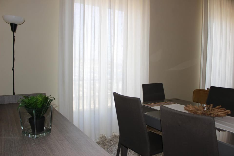 TV and multimedia, Living room, Dining area, air conditioner