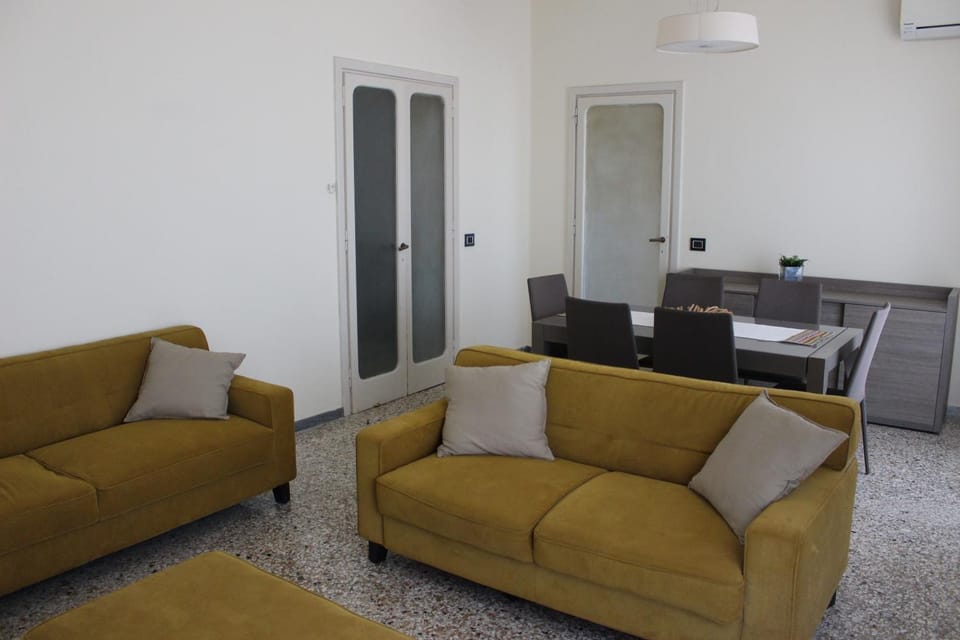 TV and multimedia, Living room, Dining area, air conditioner
