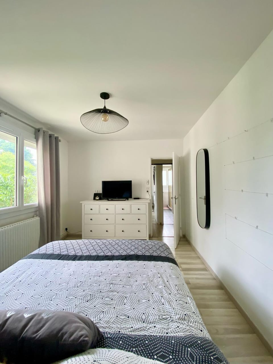 Photo of the whole room, Bedroom