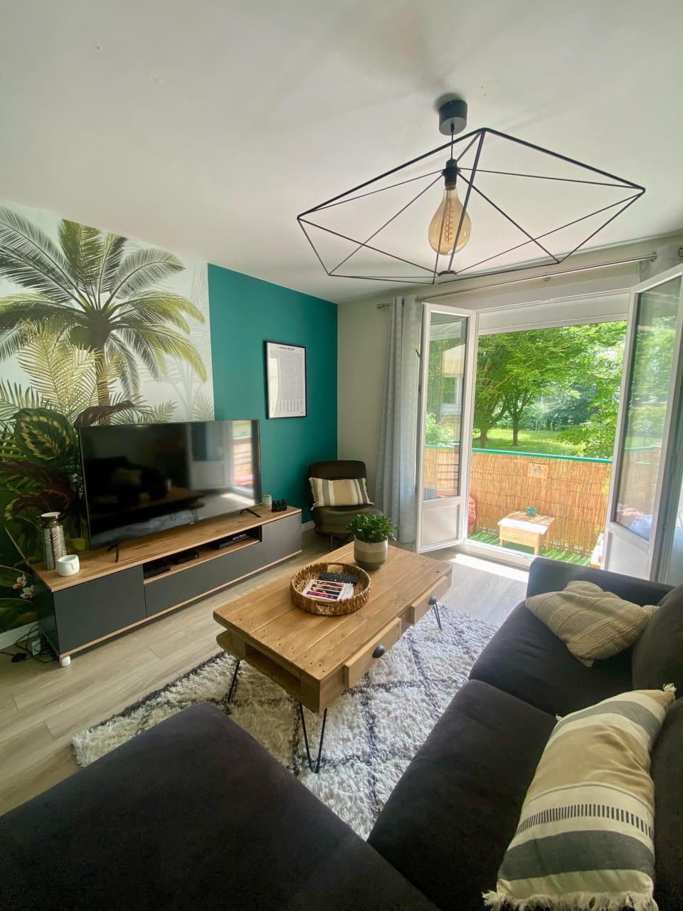 Communal lounge/ TV room, Living room