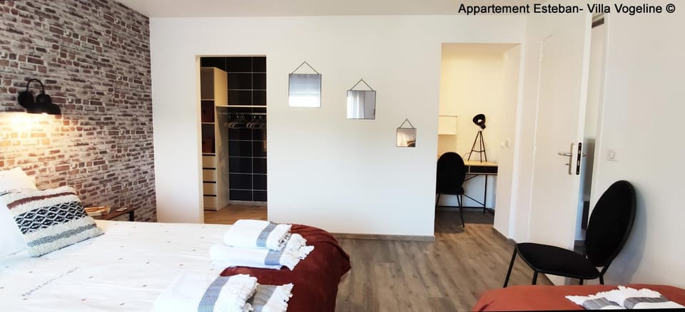 Bed, Photo of the whole room, Seating area, Bedroom