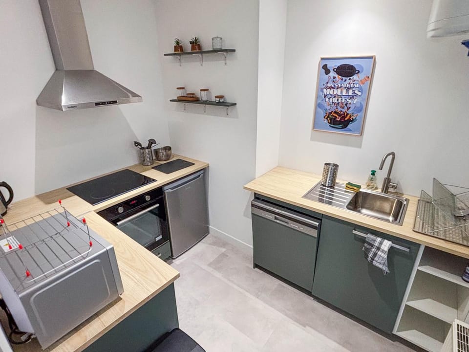 Kitchen or kitchenette, dishwasher