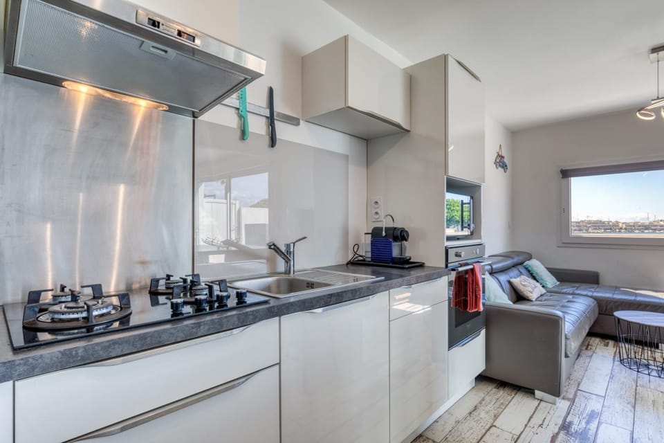 Property building, Kitchen or kitchenette, Living room