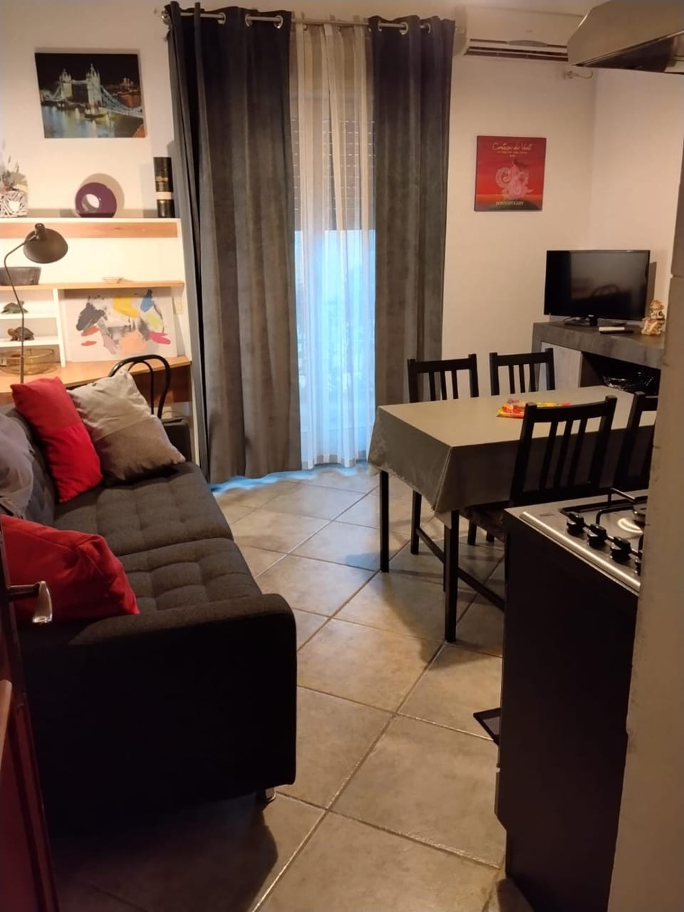 Seating area, Dining area
