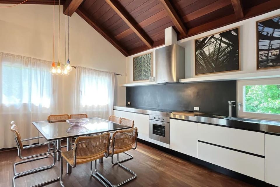 Kitchen or kitchenette, Dining area, stove