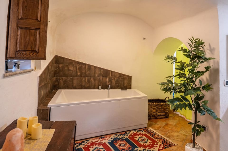 Bedroom, Bath