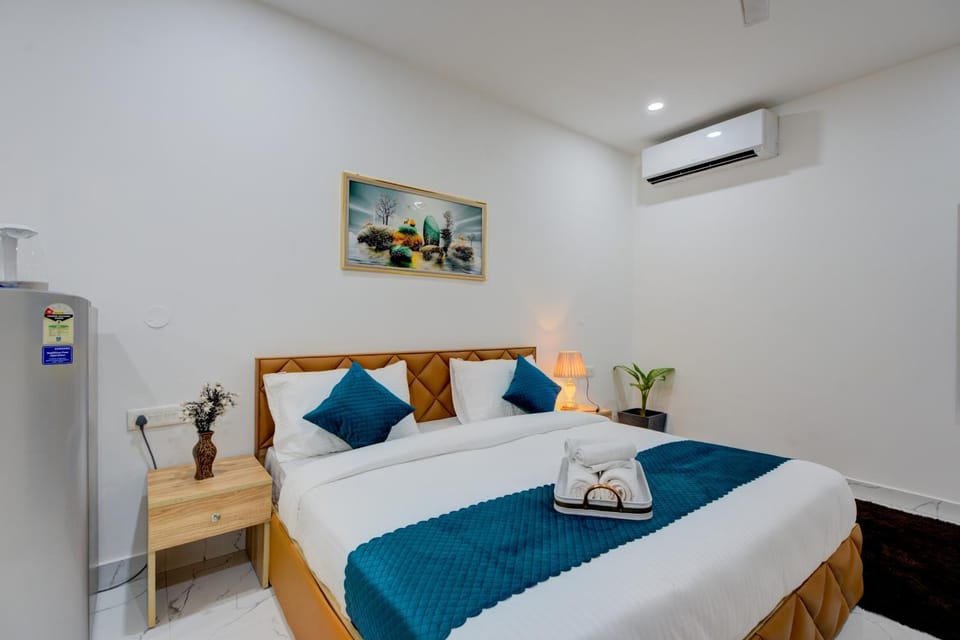 Bed, Photo of the whole room, Bedroom, air conditioner