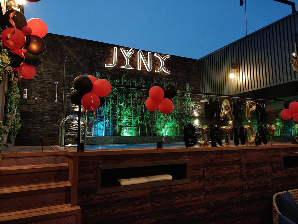 Communal lounge/ TV room, Property logo or sign, Evening entertainment