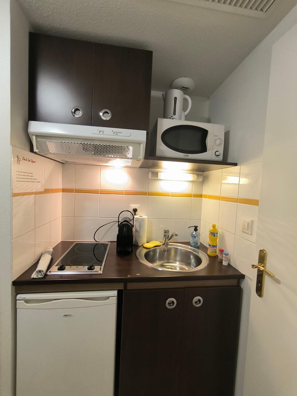 Kitchen or kitchenette