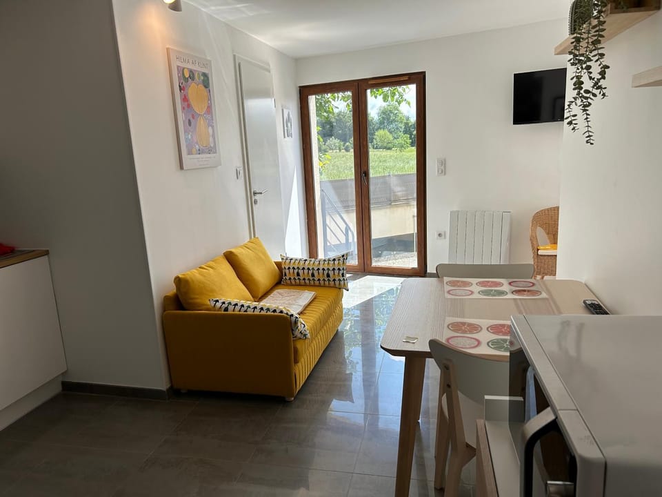 Living room, Seating area, Dining area