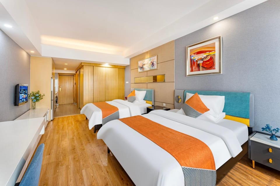 Bed, TV and multimedia, Bedroom, wardrobe