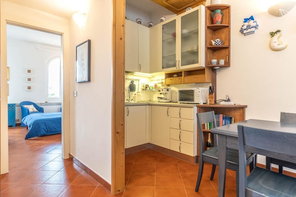 Kitchen or kitchenette, Dining area, Bedroom