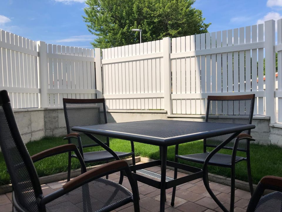 Patio, Dining area, pet friendly