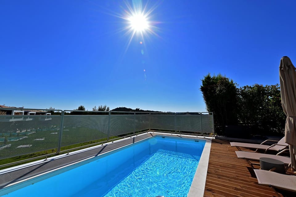 Day, Swimming pool