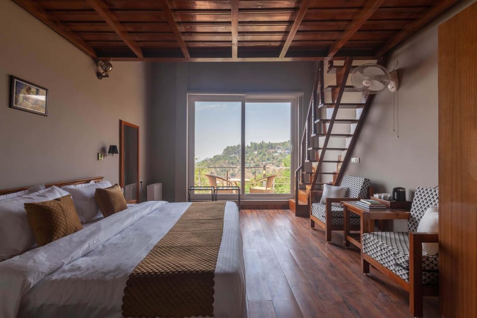 Bed, Natural landscape, View (from property/room), Balcony/Terrace, Living room, Photo of the whole room, Seating area, Bedroom, Mountain view