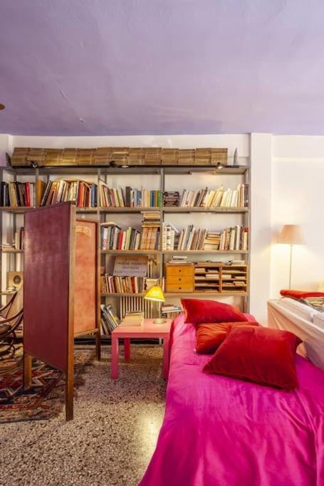 Unique Loft- Thessaloniki Down Town Apartment in Thessaloniki