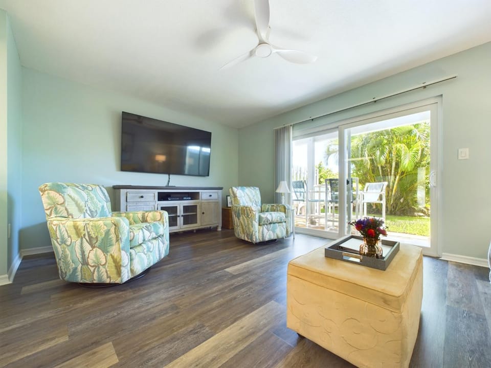NEW Direct Oceanfront Condo in Cape Canaveral! House in Cape Canaveral