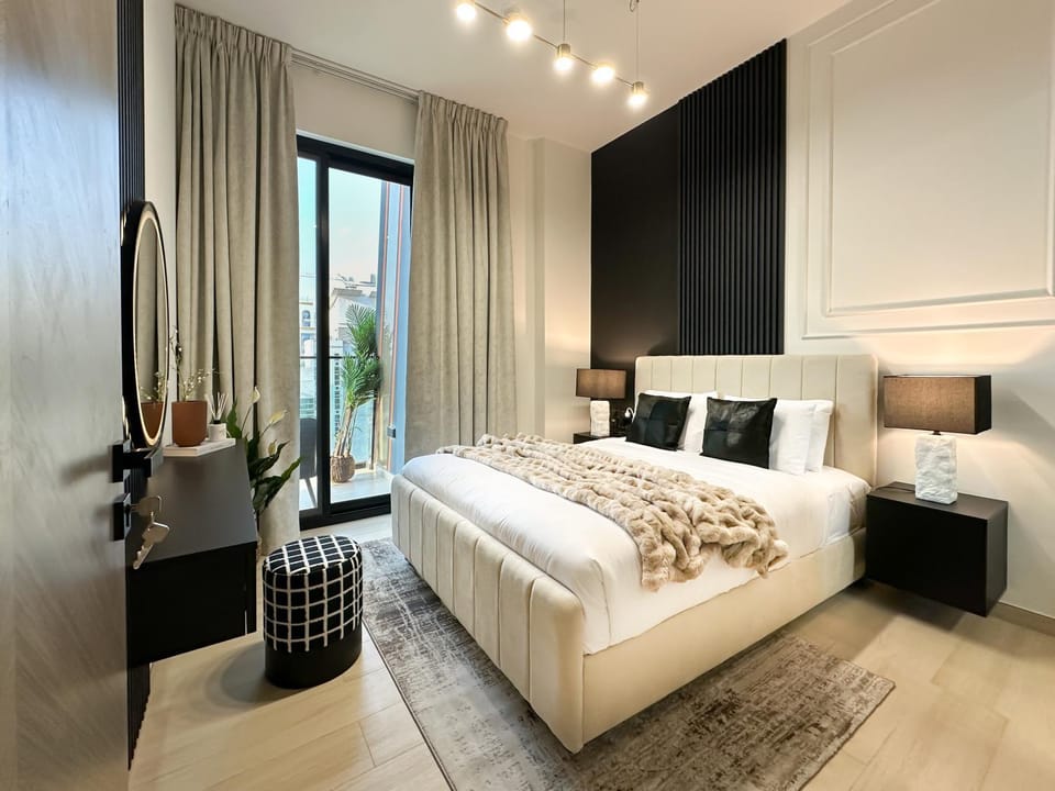 Shadow Lounge Suites Work Station & Dubai Skyline Views Apartment in Dubai
