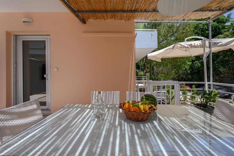 Patio, Day, Garden, View (from property/room), Balcony/Terrace, Seating area, Dining area, Garden view