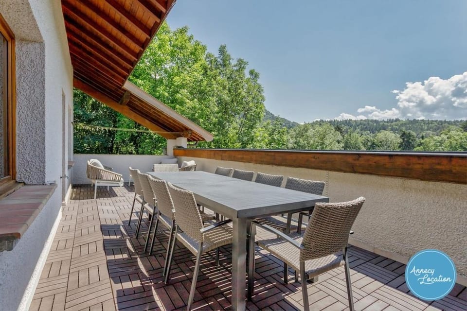 Lanfonnet Terrace 4-Bedroom Apartment Apartment in Menthon-Saint-Bernard