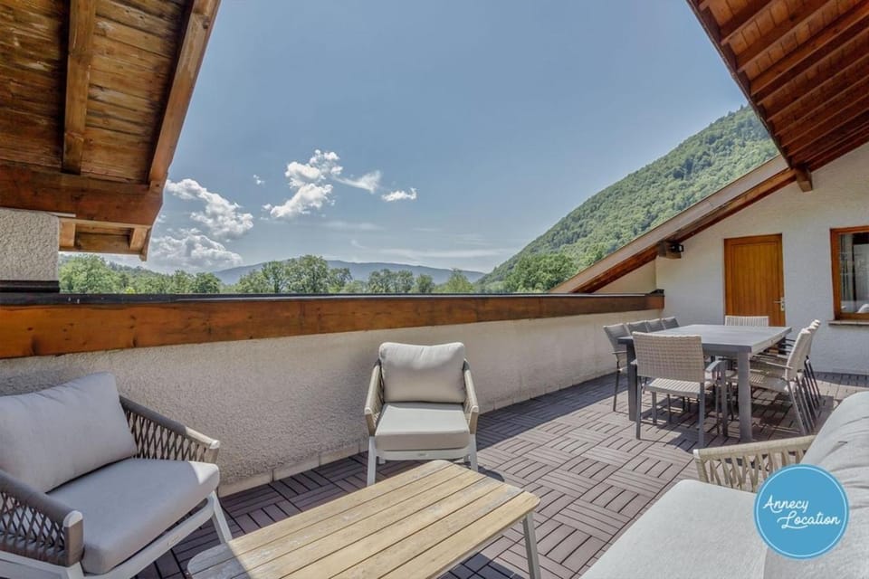 Lanfonnet Terrace 4-Bedroom Apartment Apartment in Menthon-Saint-Bernard